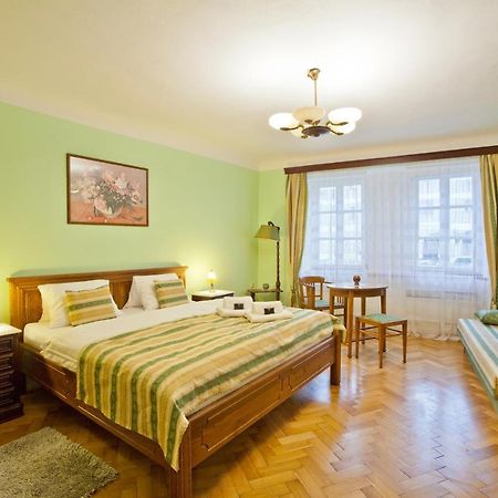 (Ne)vinná kavárna Mikulov Kültér fotó