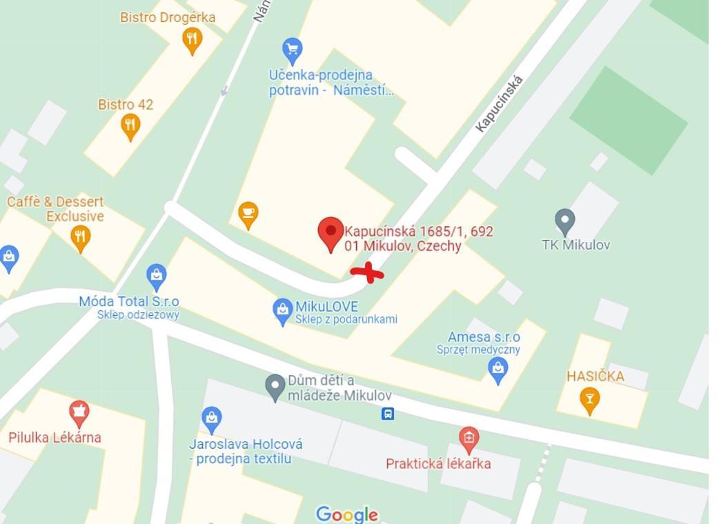(Ne)vinná kavárna Mikulov Kültér fotó