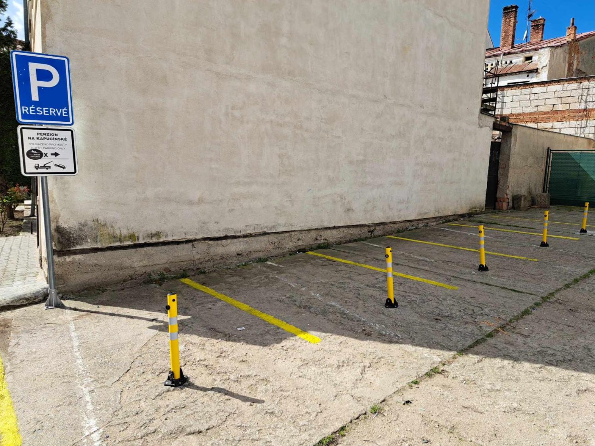 (Ne)vinná kavárna Mikulov Kültér fotó