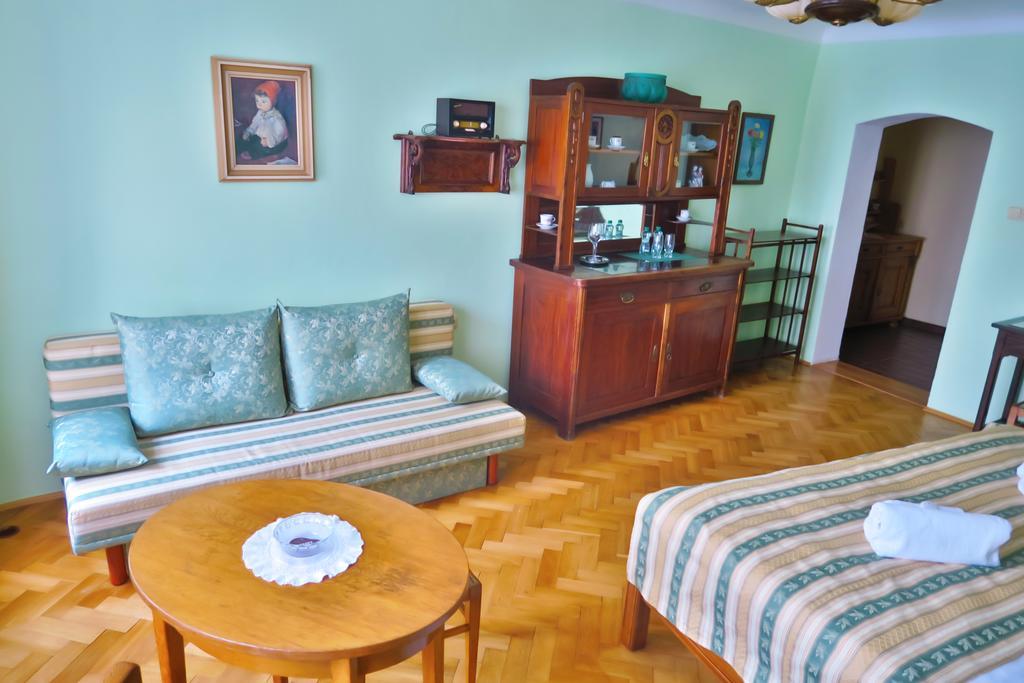 (Ne)vinná kavárna Mikulov Kültér fotó
